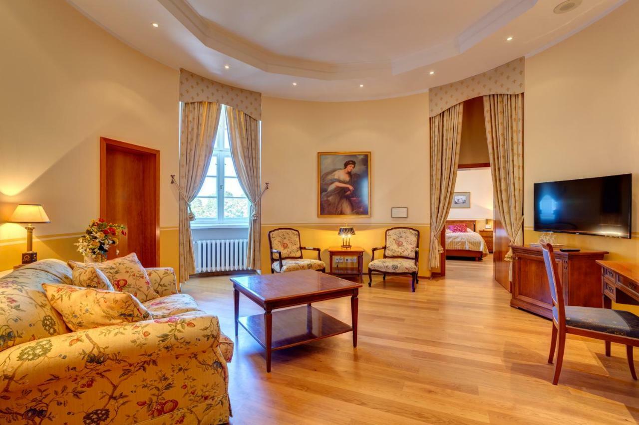 One-Bedroom Suite,830158160:JPEG